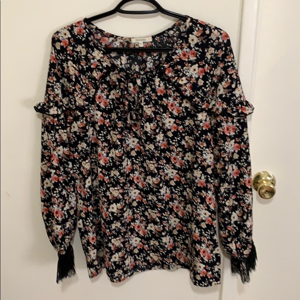 Beautiful flowy flower shirt